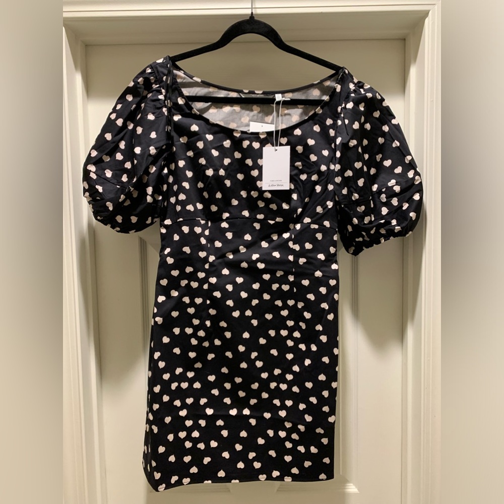 Paris Atelier dress in black with heart in beige color, puff sleeves